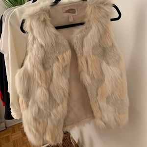 😻 Multi tone beige faux fur vest 😻